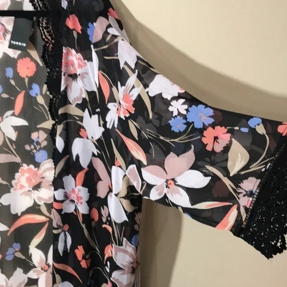 Torrid floral chiffon crochet kimono duster 3/4 - Picture 7 of 10